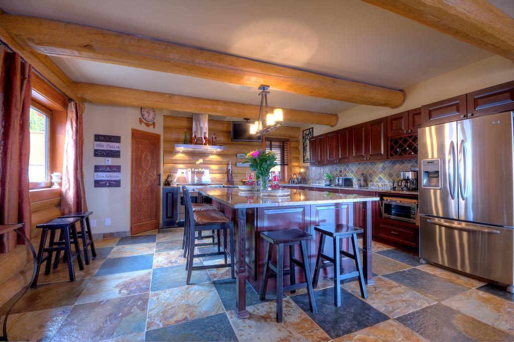 A Okanagan Lakeview Inn كيلوانا المظهر الخارجي الصورة